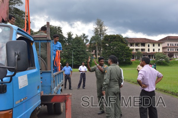 Sri
Lanka Air Force conducts underslung operation at Hanthane Hill